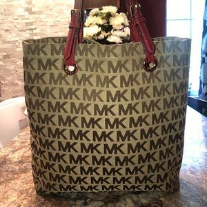 Michael Kors jet set tote